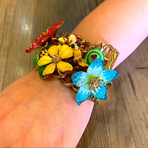 Authentic Betsy Johnson tropical floral bracelet in rainbow colour 🌺🌼🌸🌻🌷🌈 - Picture 4 of 12